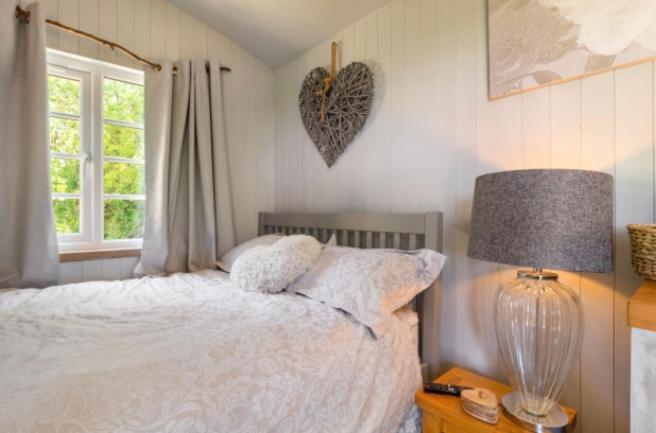 Nefoedd Romantic Shepherds Hut Campsite Swansea