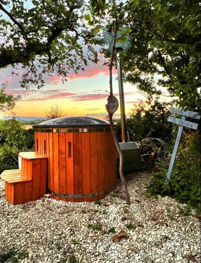 Nefoedd Romantic Shepherds Hut Campsite Swansea