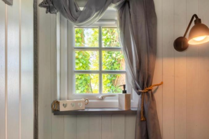 Nefoedd Romantic Shepherds Hut